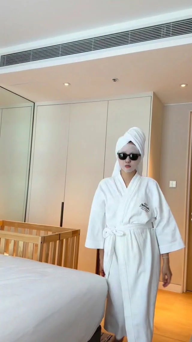 . 今回の旅行で持って行ったスキンケアたち オルビスから出た、千円台前半で買えるエイジングケア*1のスキンケアシリーズがめっちゃ良い デパコス級の処方*2なのにマツキヨで手軽に買えるから、ご近所でチェックしてみてね ☑️ オルビス ショットプラス ナノ NC ローション ☑️ オルビス ショットプラス ナノ NC ダイレクトショット マスク #オルビスショットプラス #マツキヨ #保湿ケア *1 年齢に応じたお手入れ *2 シリーズ内...