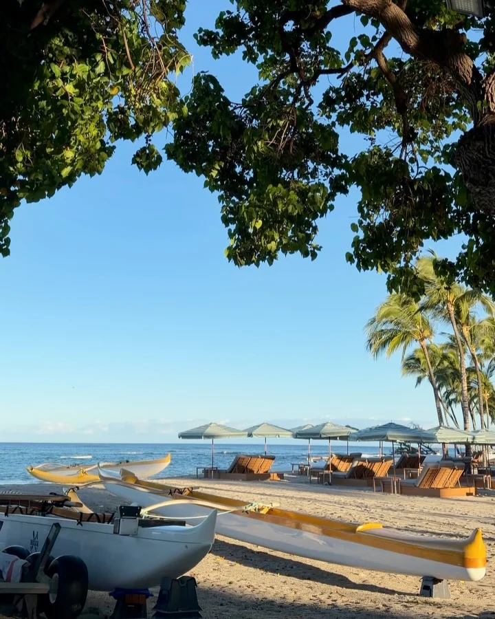 This week at Milo Tree Lawn, move with @amandakloots for her signature AK! Body class. From Monday, March 30 to Friday, April 3, she brings her blend of dance, cardio, and bodyweight toning to the beach at @maunalaniaub...