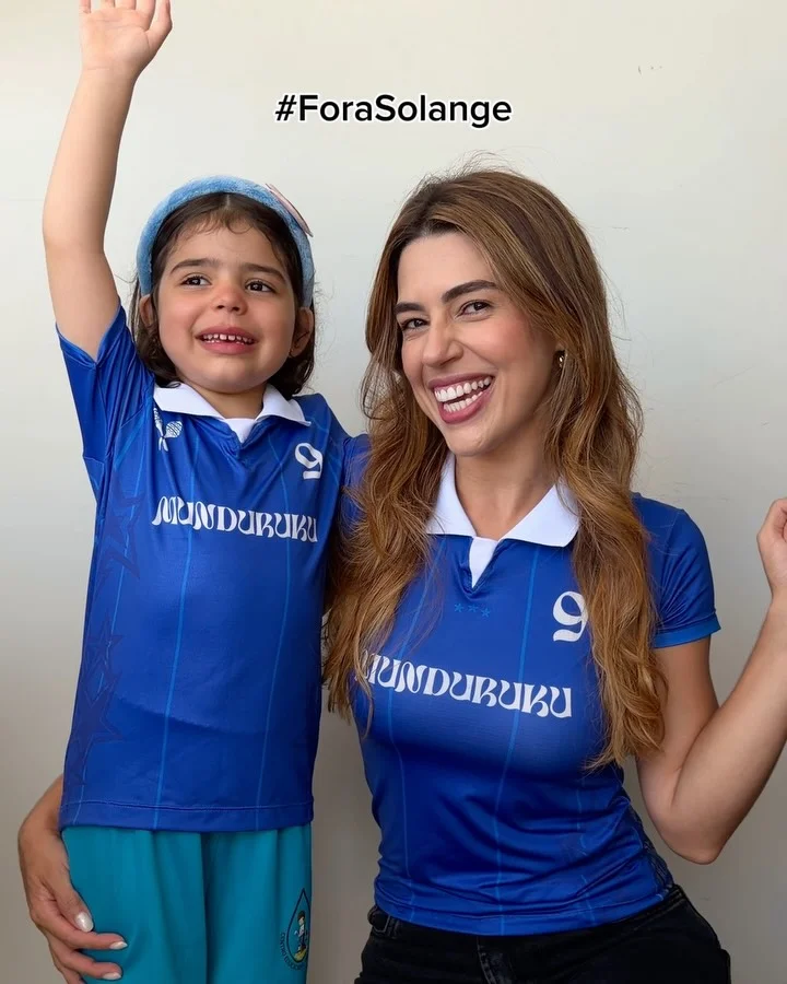 BORAAAA, TIA MARCIII!!! Chegou a hora de nos unirmos pra salvar a nossa cunhã do seu 1º paredão! Então foco no Gshow e #ForaSolange com força!!!