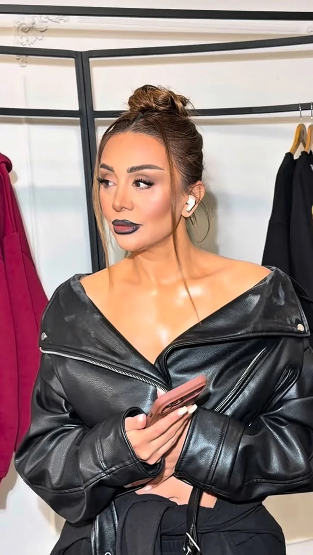 Այսօր տեղի կունենա Խազեր մրցանակաբաշխությունը⚜️ Այս անգամ շատ ավելի անհամբեր եմ ու հուզված, որովհետև նոմինացված է նաև իմ Նանուլը՝ իր վերջին Au երգով՝ որպես տարվա լավագույն տեսահոլովակ Ուրախ եմ ու անսահման հպարտ, որ մեր...