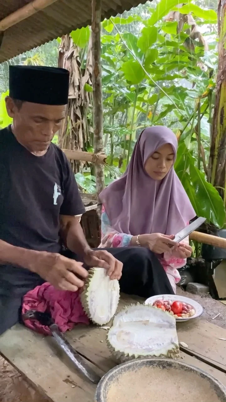 Ada yang pernah numis durian muda? Hhe