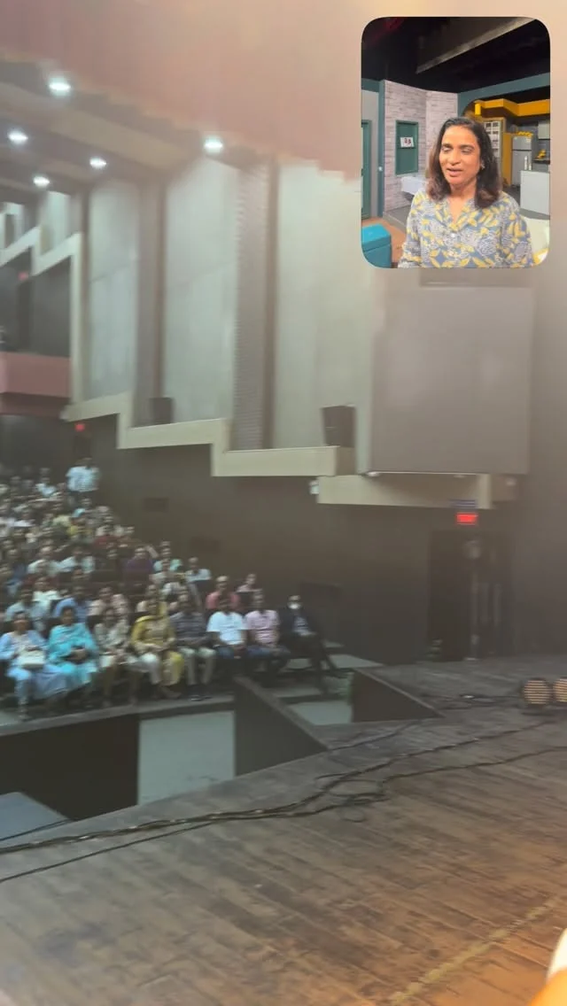 हे फक्त सीट टू सीट भरलेलं ऑडिटोरियम नाही, तर तुमचं भरभरून मिळालेलं प्रेम आहे. ❤️ काही क्षण असे असतात, जे कायमचे मनात घर करून जातात… त्यापैकी हा एक “हाऊसफुल” क्षण! पुणेकरांच्या या प्रेमासाठी आम्ही कायम ऋणी आहोत. Love you...