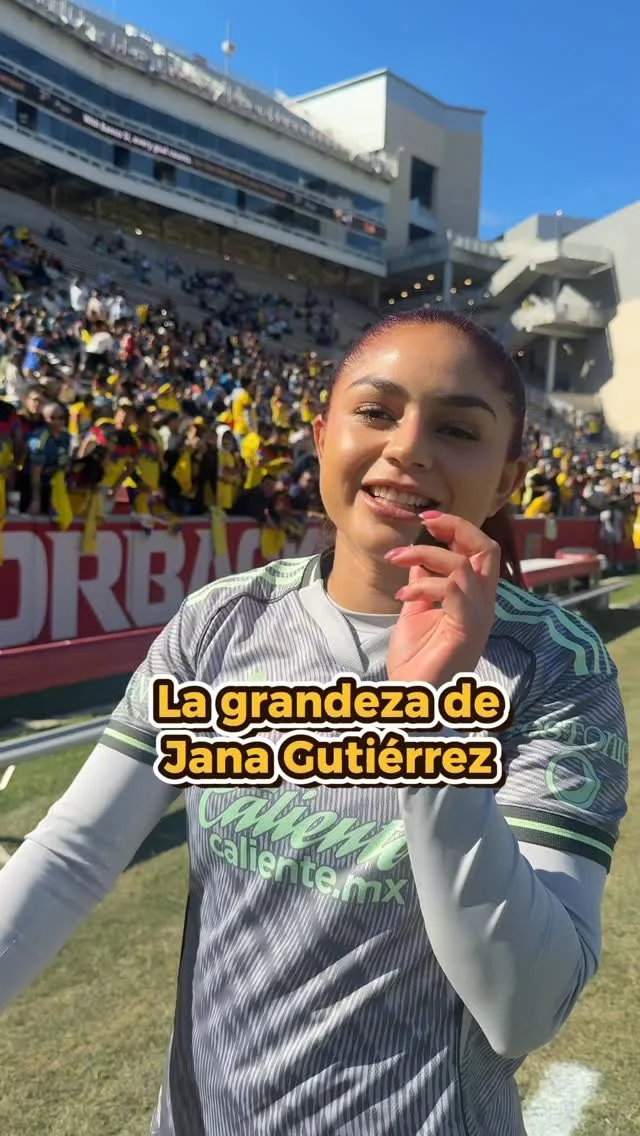 Ser del América también es esto. Jana Gutiérrez haciendo realidad un sueño desde la tribuna. #GoldenClash #AméricaInAmerica