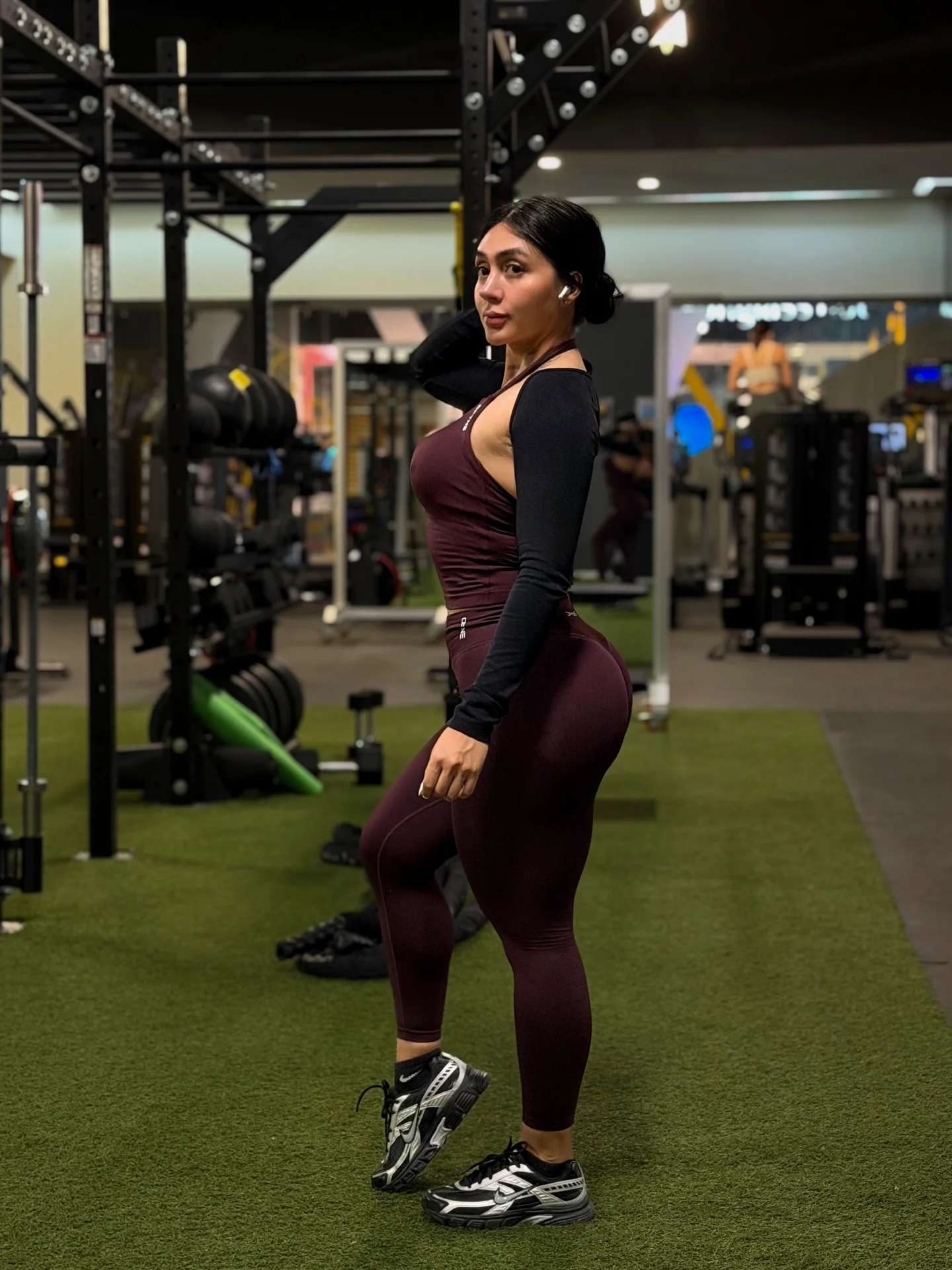 Viernes , y lo empeze con una super rutina de glúteo y tu?