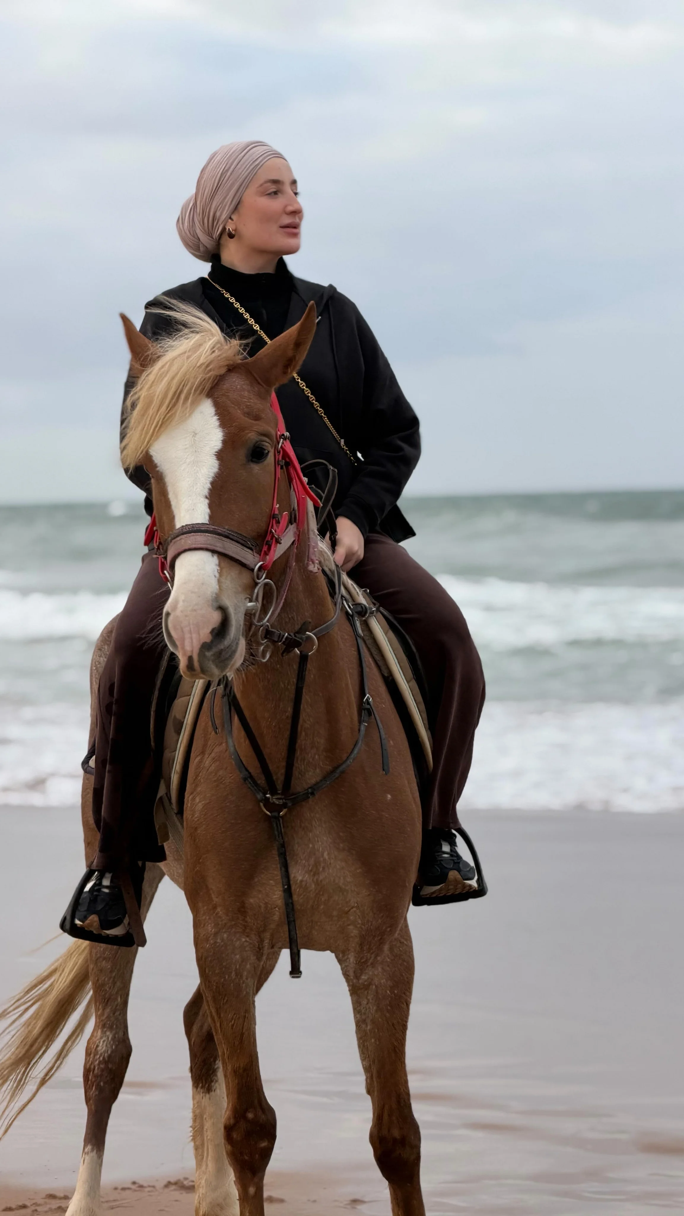 Instagram post by @amira_riaa (DWZjOa1iP4X).