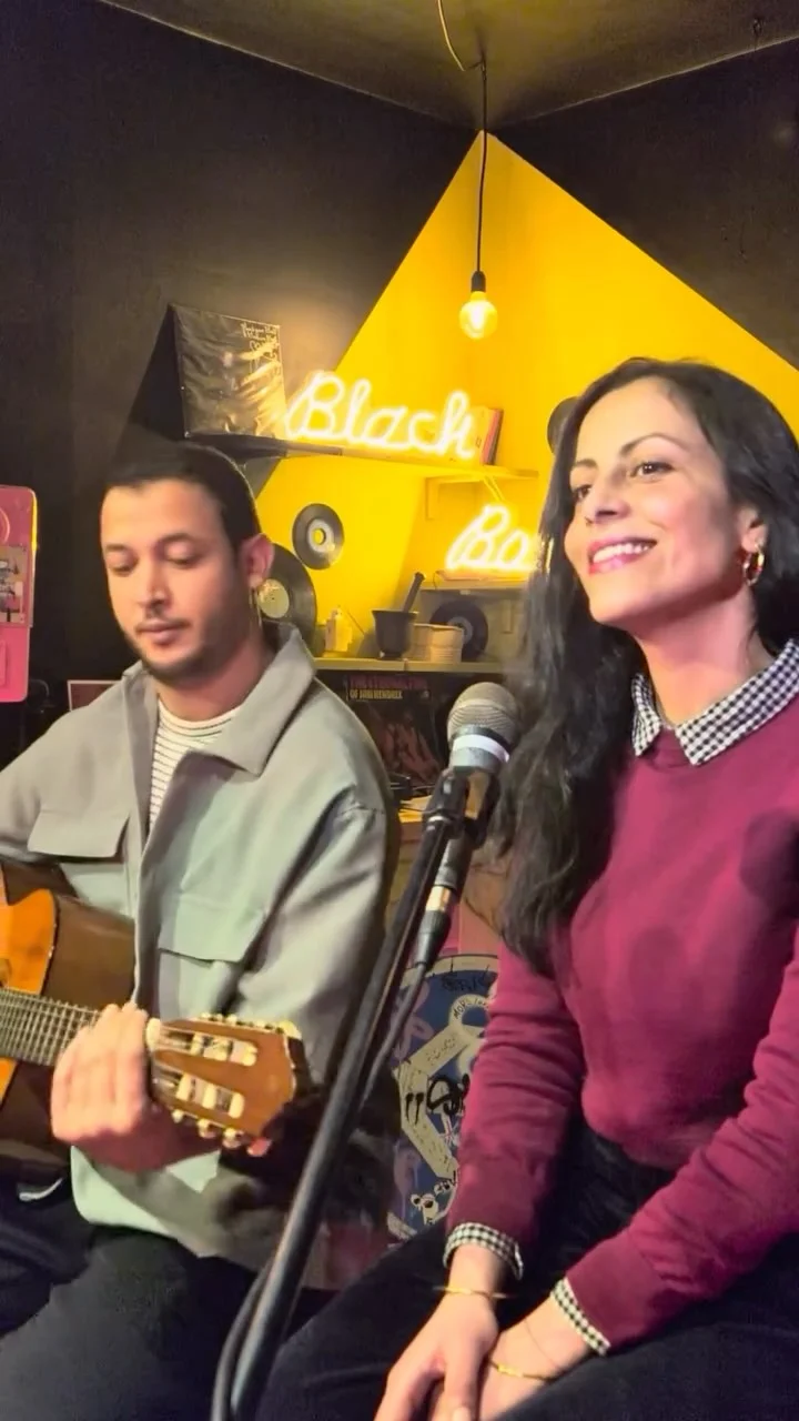 تي ملاّ جوّ ! Despite the collapsing world ان شاء الله ديما نغنّيو و تلقى النوتات و نلقى الطبقة بكلّ سلاسة و أناقة و لياقة و لباقة و سهولة و مهولة ✨ @hichemchebly ❤️ بذكر بالخريف- فيروز كلمات و توزيع النسخة العربيّة- زي...