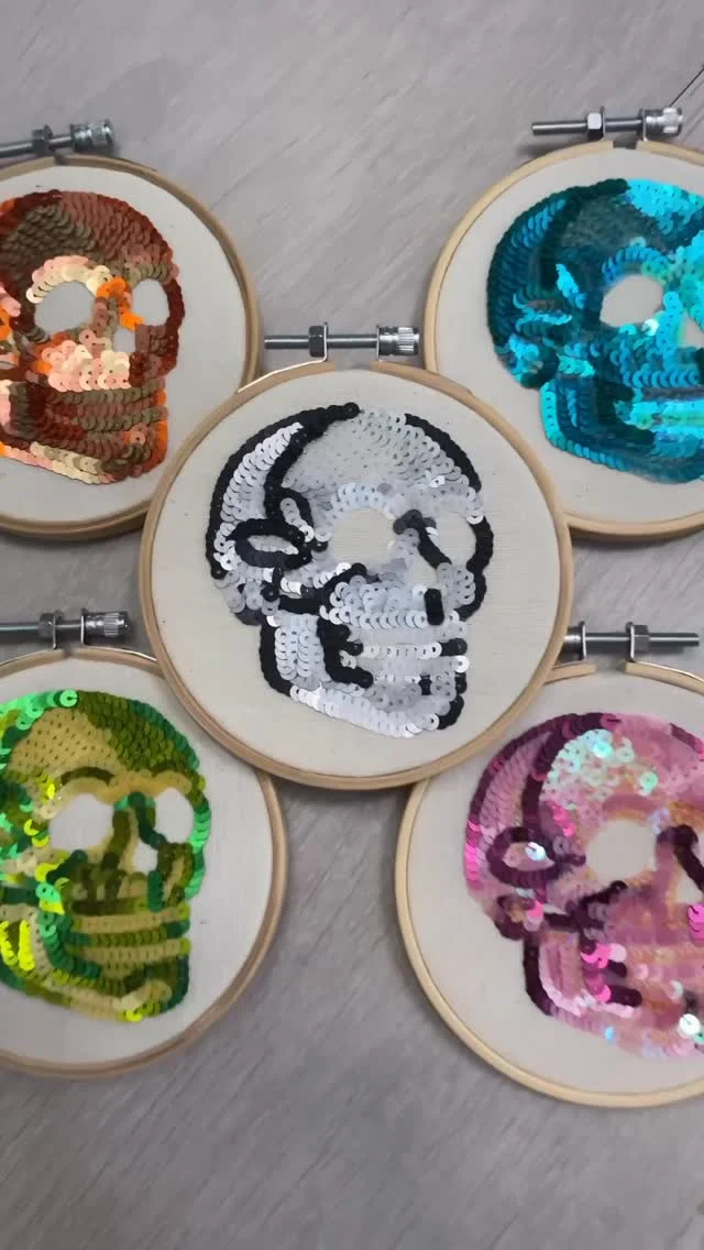 Stitching up my sequin skull diy pattern. It’s one of the shiniest most fun patterns I’ve made because you can stitch it in whichever colours you want to! ❤️