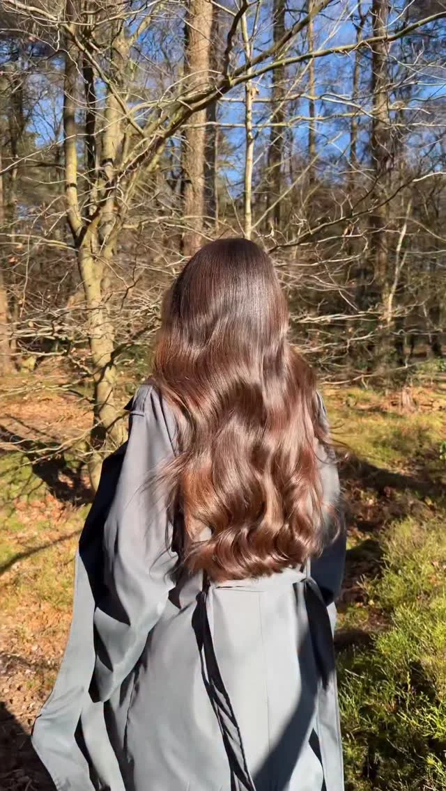 hair care routine I used ↓ detox shampoo, moisture rescue mask, leave-in conditioning spray and flex hairspray from @livingproofuk soft curl tong from @ghdhair #haircare #healthyhair #hairinspo #shinyhair