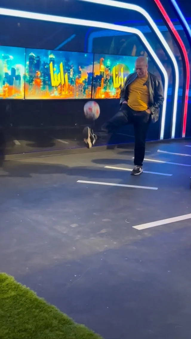 شاهد … بن شيخ مع أمين بومدين و أكساس و جواد زهر الدين يستعرضون مهارتهم في كرة القدم ⚽️